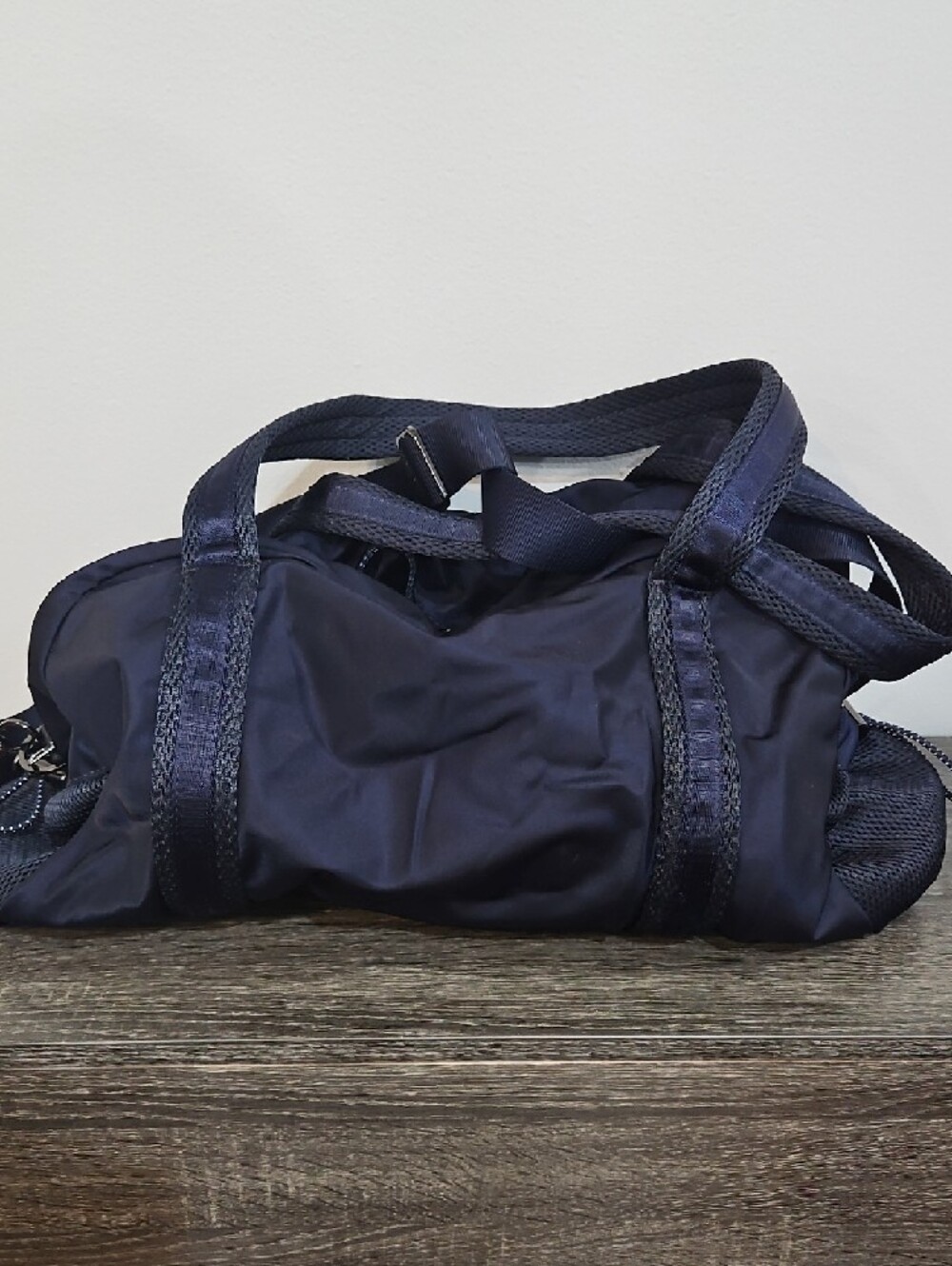 Women’s Luluemon Navy Duffel Bag – Everyday Travel Tote - Picture 6 of 6